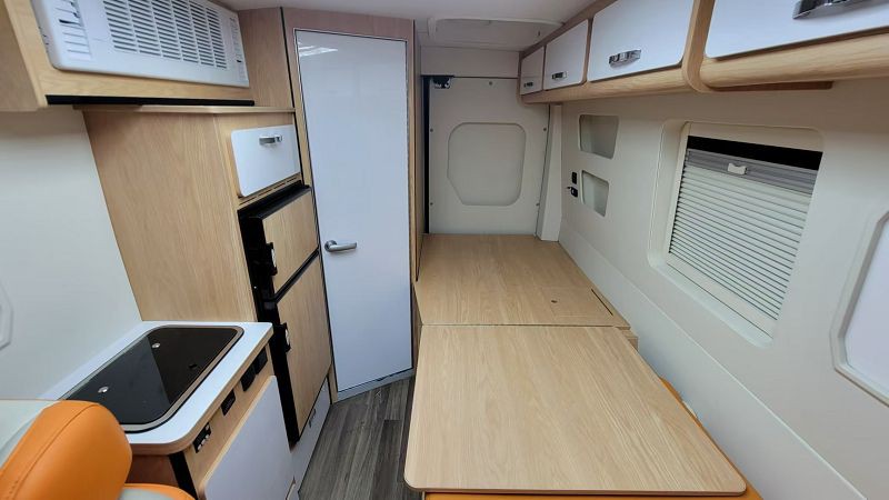 2 vertical bed of Starlight Vanlife MAXUS Pop-top Roof Campervan002 2 vertical bed of Starlight Vanlife MAXUS Pop-top Roof Campervan002