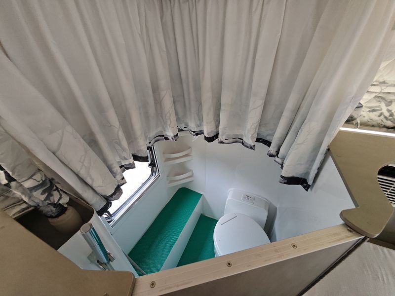 3 toilet from Star Boundless MAXUS Classic Pop-up Roof Off Road Motorhome002 3 toilet from Star Boundless MAXUS Classic Pop-up Roof Off Road Motorhome002